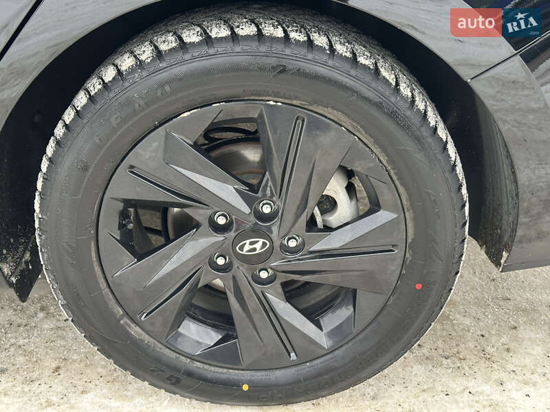 Hyundai Elantra 2023