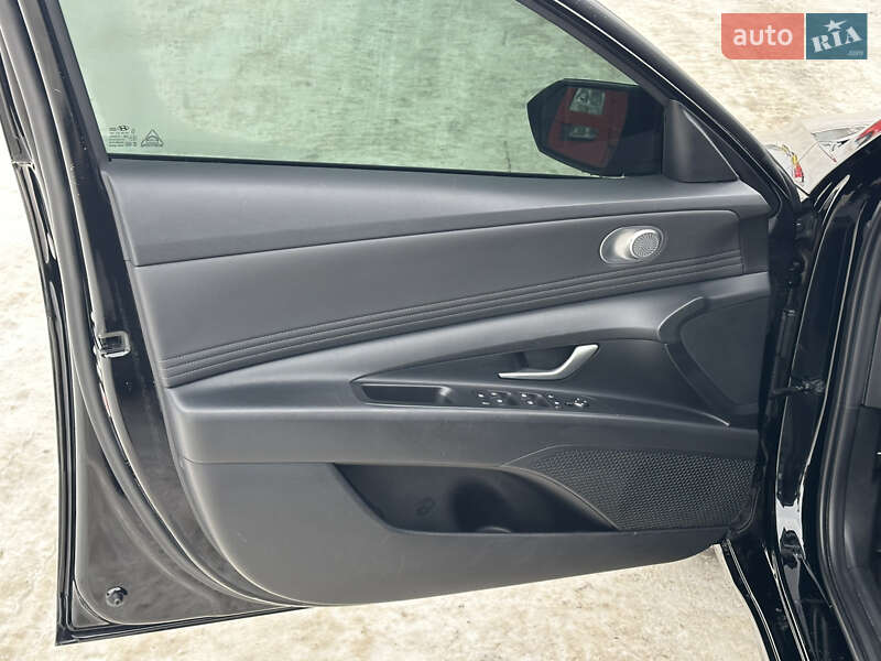 Hyundai Elantra 2023