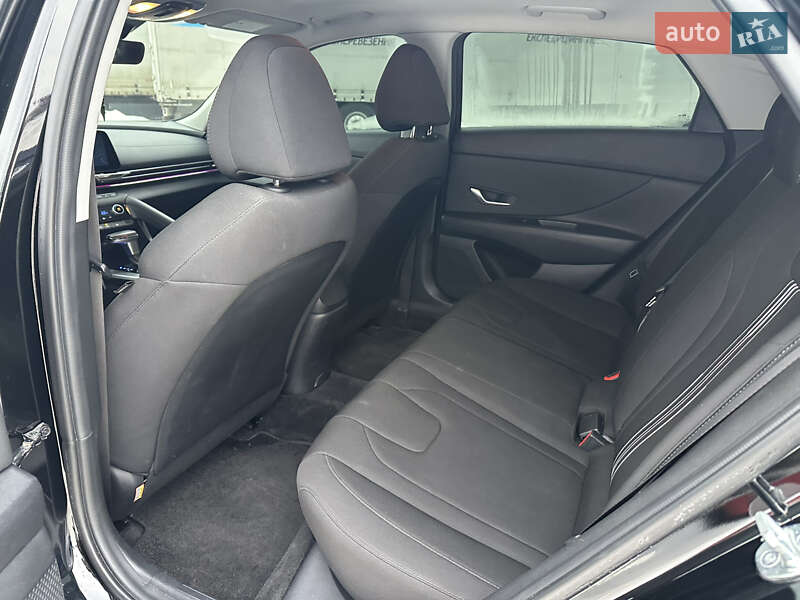 Hyundai Elantra 2023