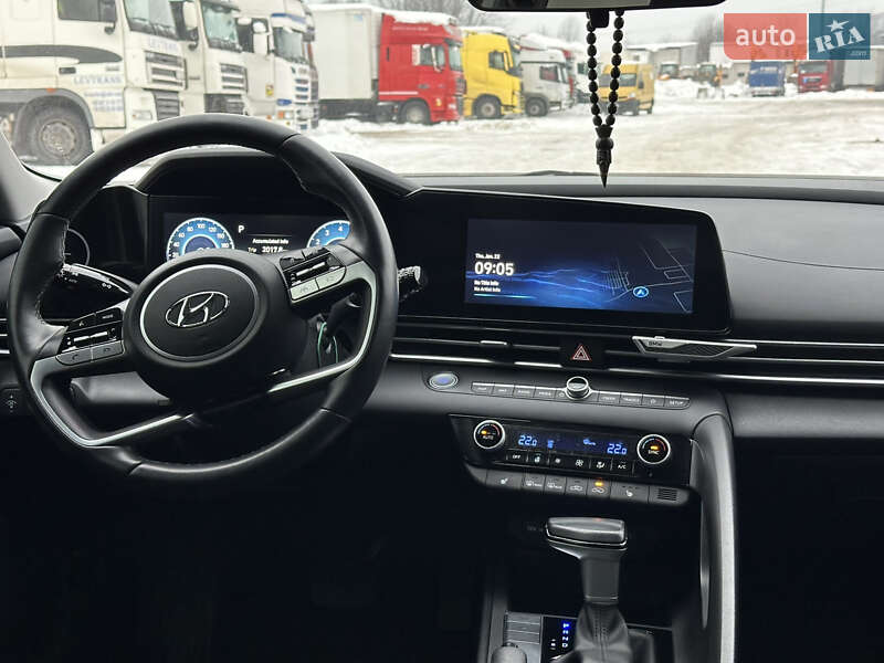 Hyundai Elantra 2023