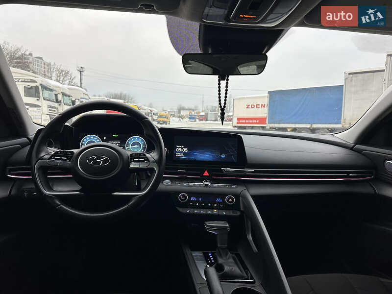 Hyundai Elantra 2023