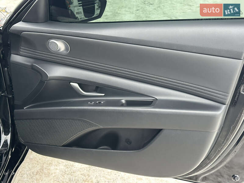 Hyundai Elantra 2023