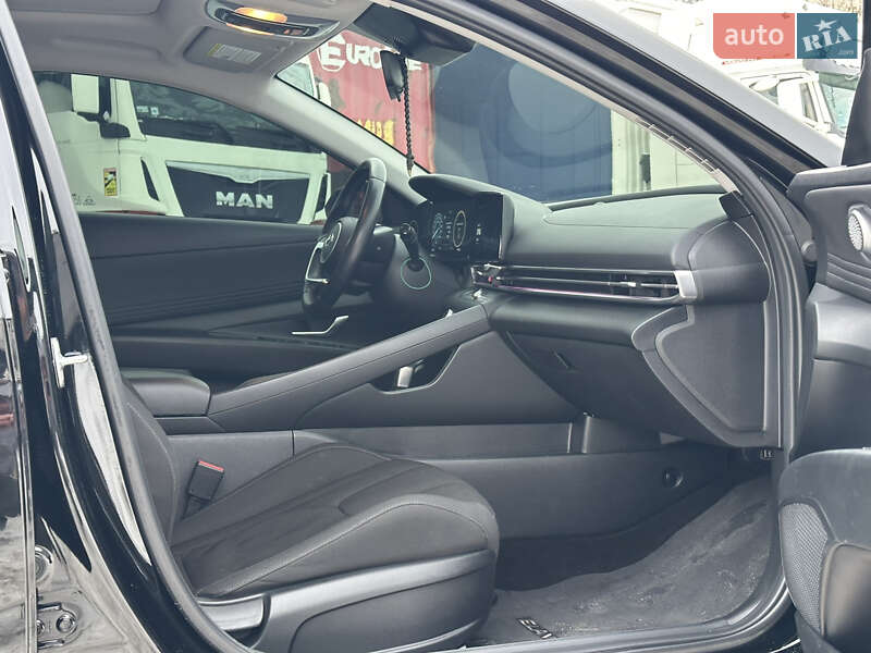 Hyundai Elantra 2023