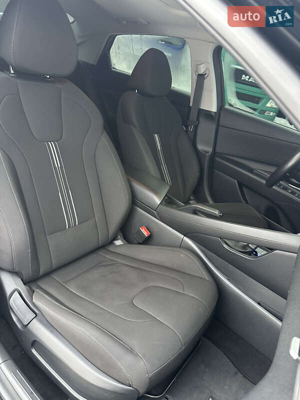 Hyundai Elantra 2023