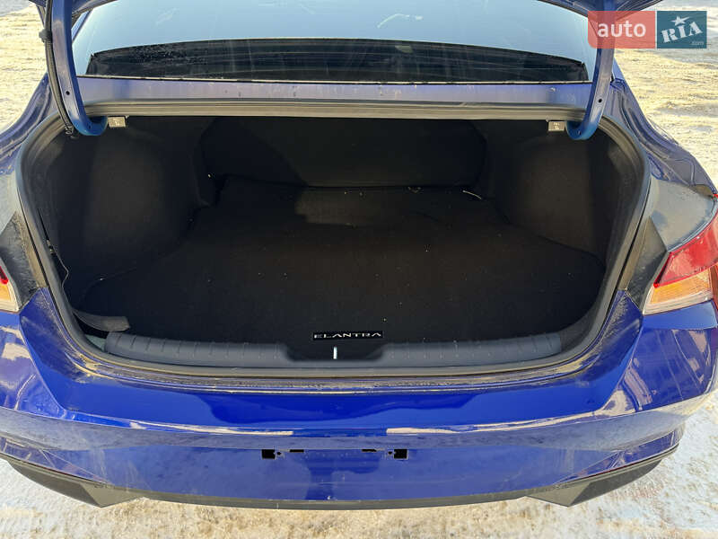 Hyundai Elantra 2023