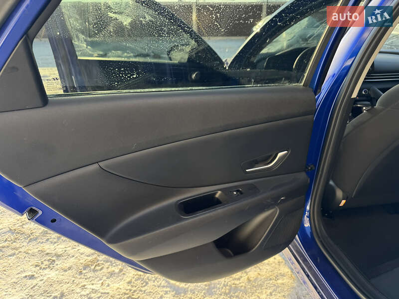 Hyundai Elantra 2023