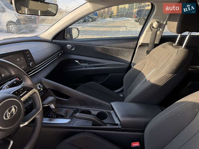 Hyundai Elantra 2023