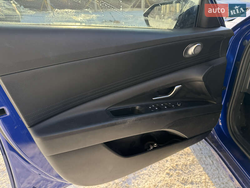 Hyundai Elantra 2023