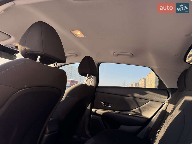 Hyundai Elantra 2023