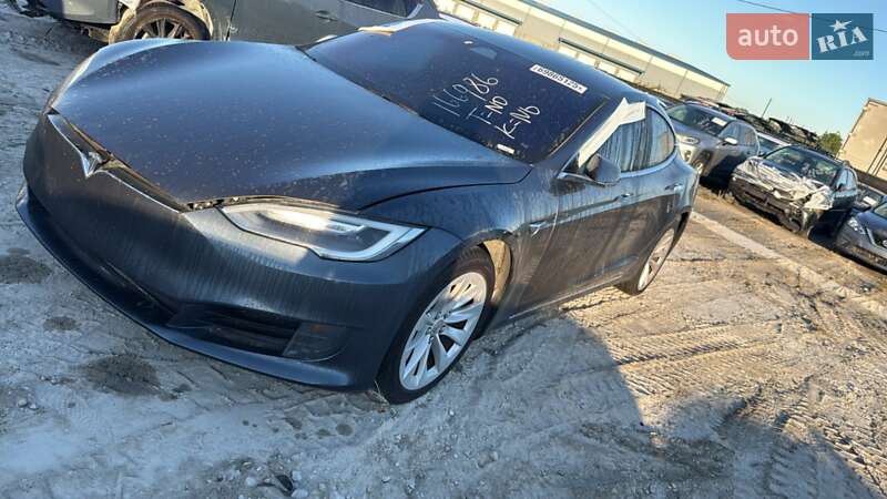 Tesla Model S 2016