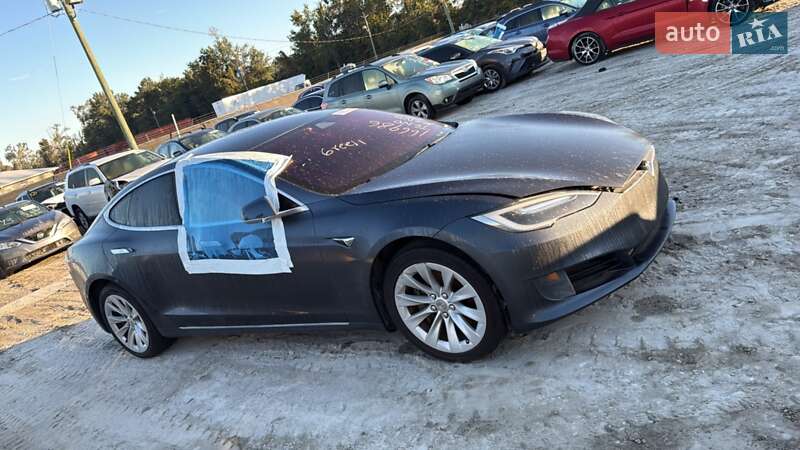 Tesla Model S 2016