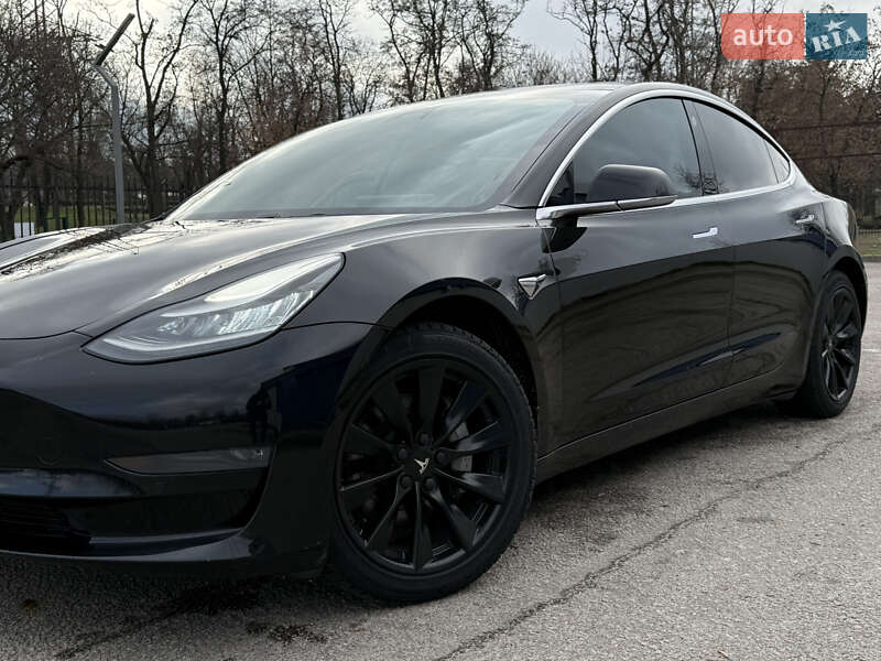 Tesla Model 3 2019