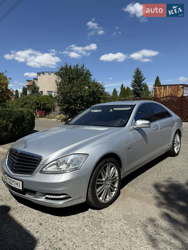 Mercedes-Benz S-Class 2010