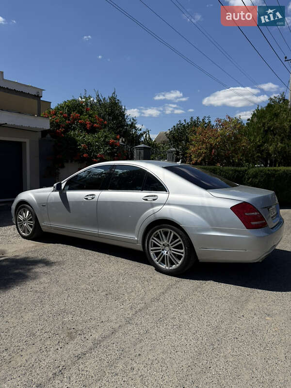 Mercedes-Benz S-Class 2010