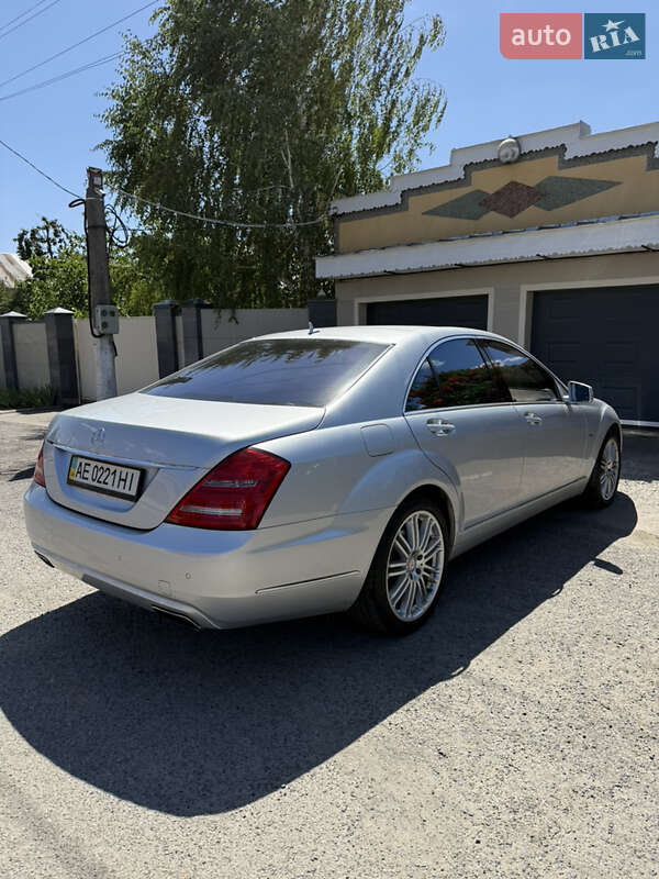 Mercedes-Benz S-Class 2010