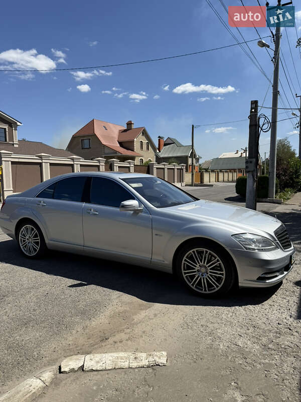 Mercedes-Benz S-Class 2010