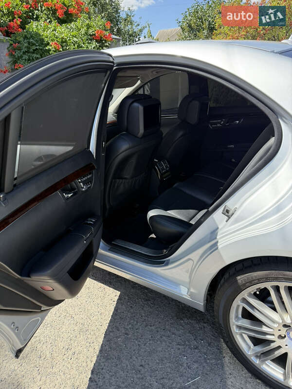 Mercedes-Benz S-Class 2010