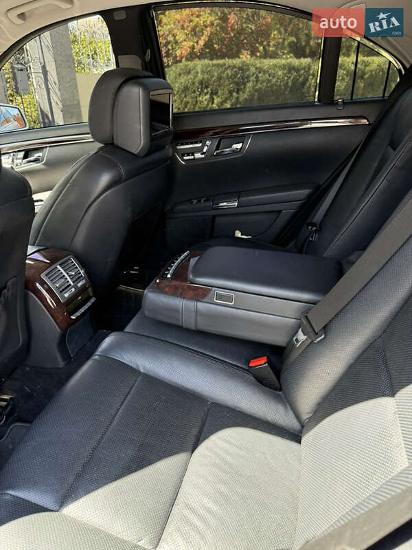 Mercedes-Benz S-Class 2010