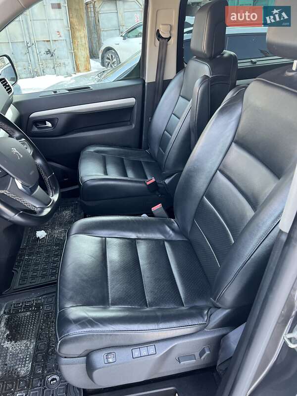 Peugeot Traveller 2021