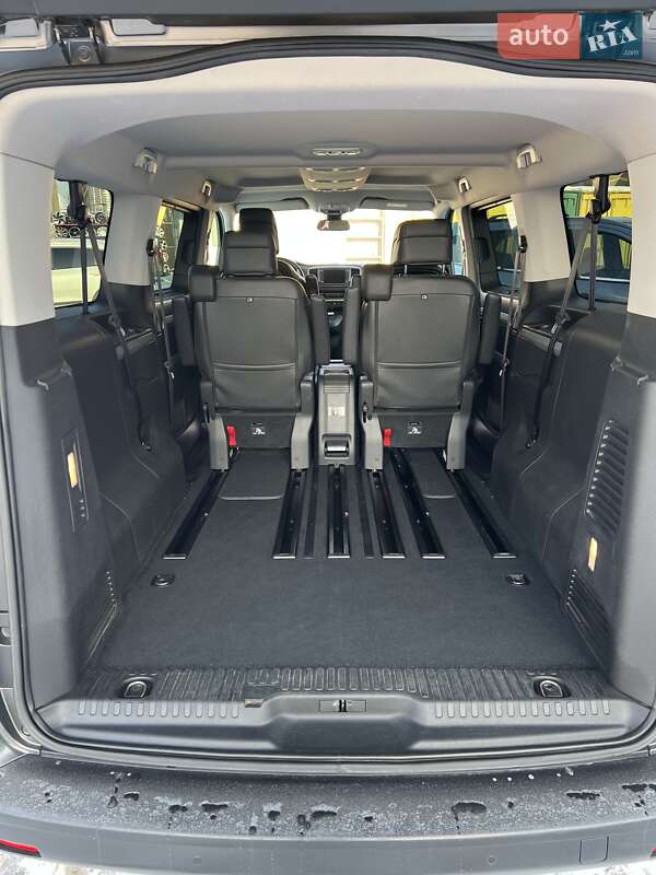 Peugeot Traveller 2021