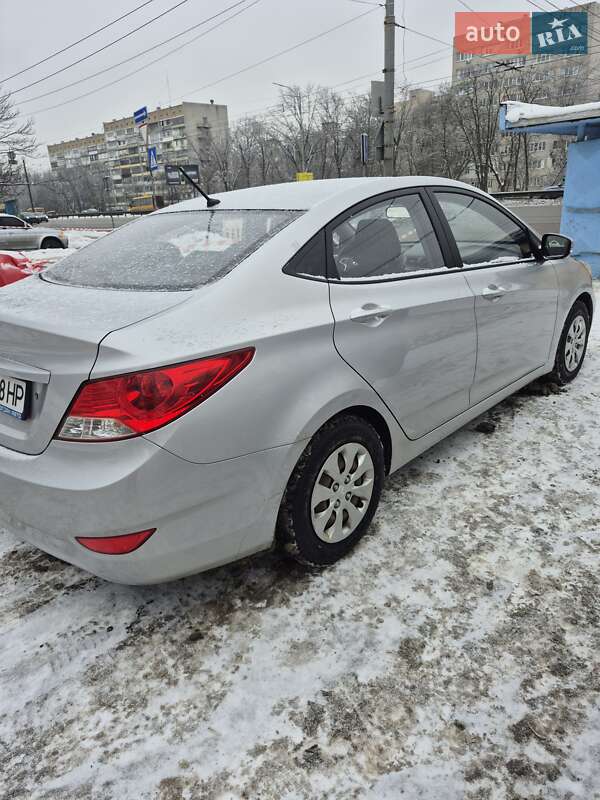 Hyundai Accent 2015