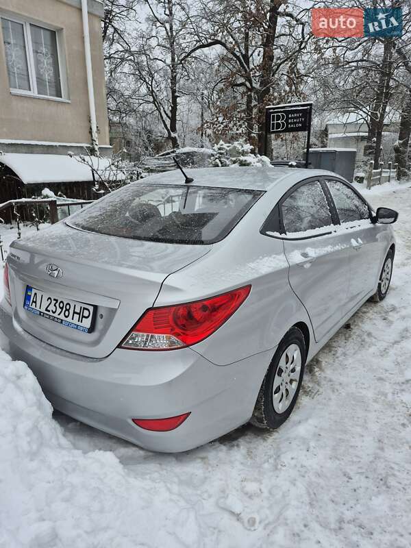 Hyundai Accent 2015