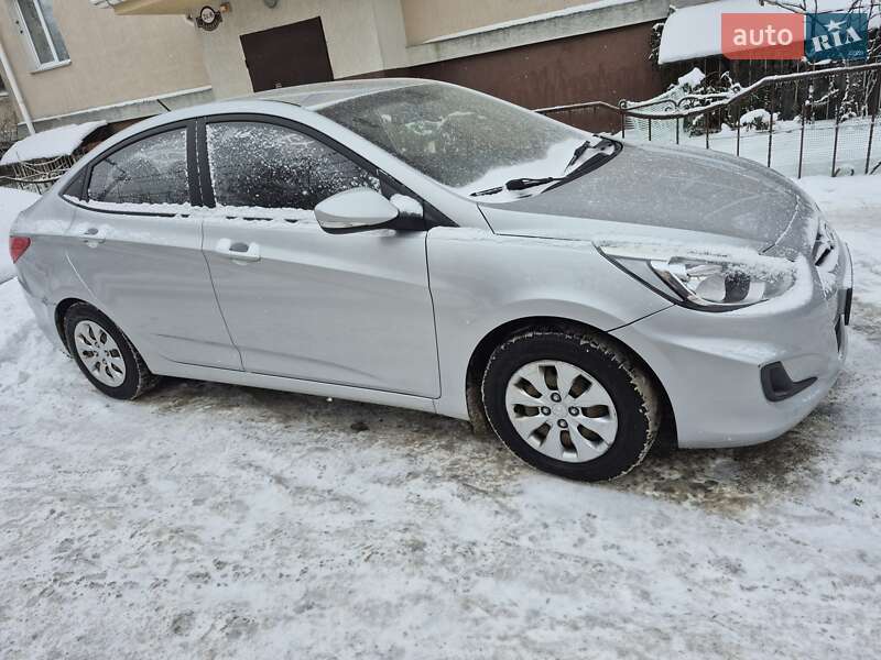 Hyundai Accent 2015