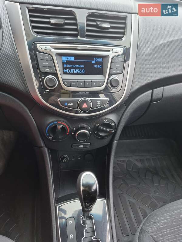Hyundai Accent 2015