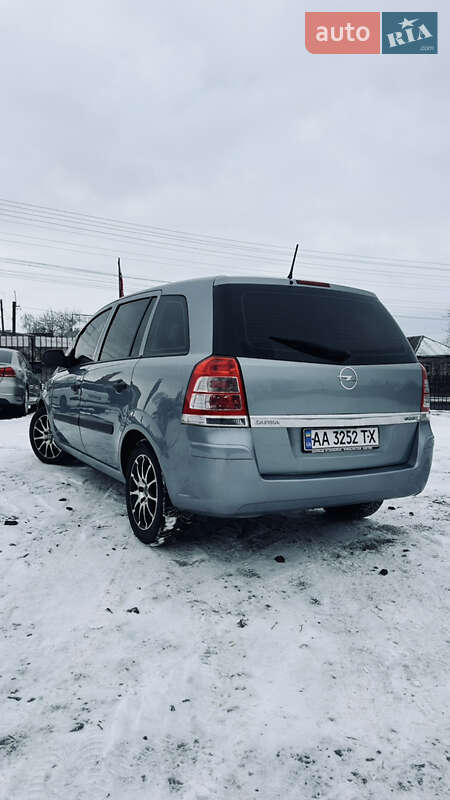 Opel Zafira 2011