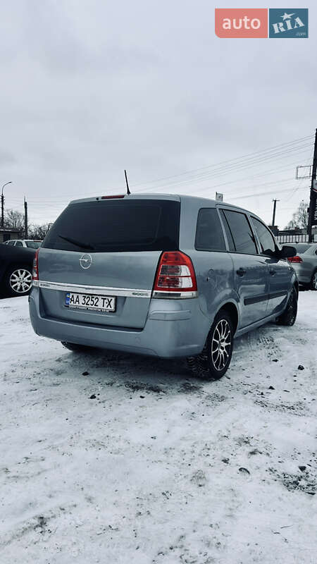 Opel Zafira 2011