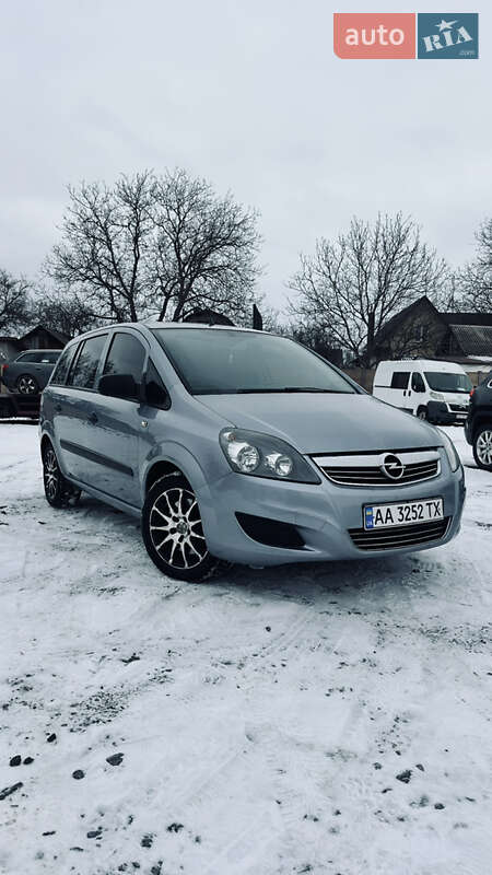 Opel Zafira 2011
