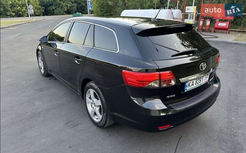 Toyota Avensis 2012