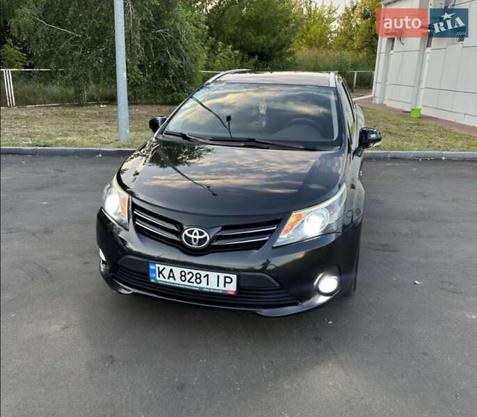 Toyota Avensis 2012