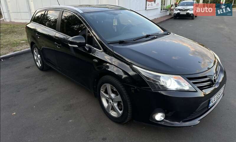 Toyota Avensis 2012
