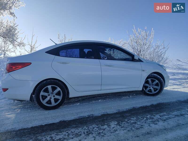 Hyundai Accent 2011