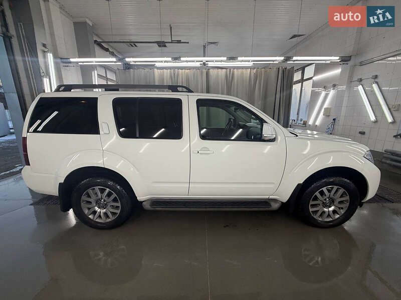 Nissan Pathfinder 2011