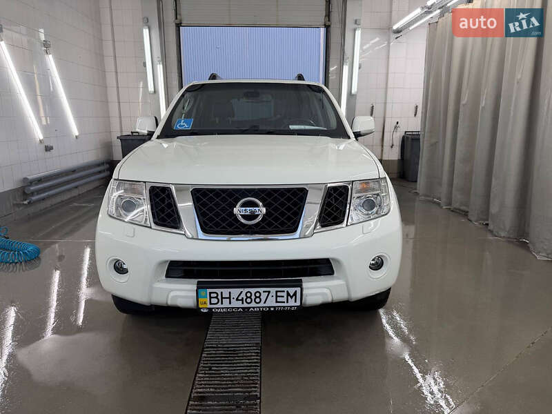 Nissan Pathfinder 2011