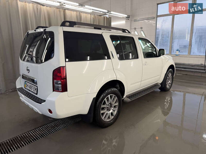 Nissan Pathfinder 2011