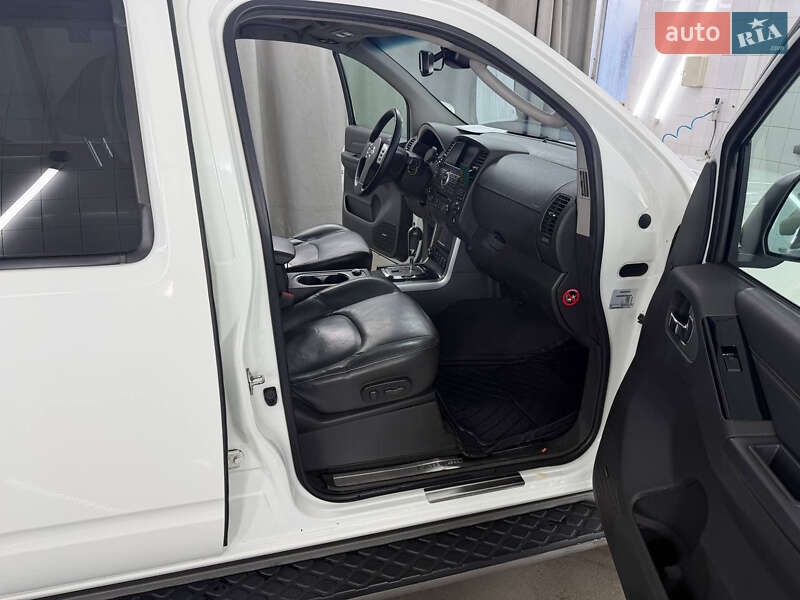 Nissan Pathfinder 2011