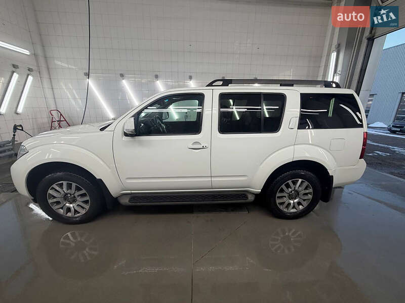 Nissan Pathfinder 2011