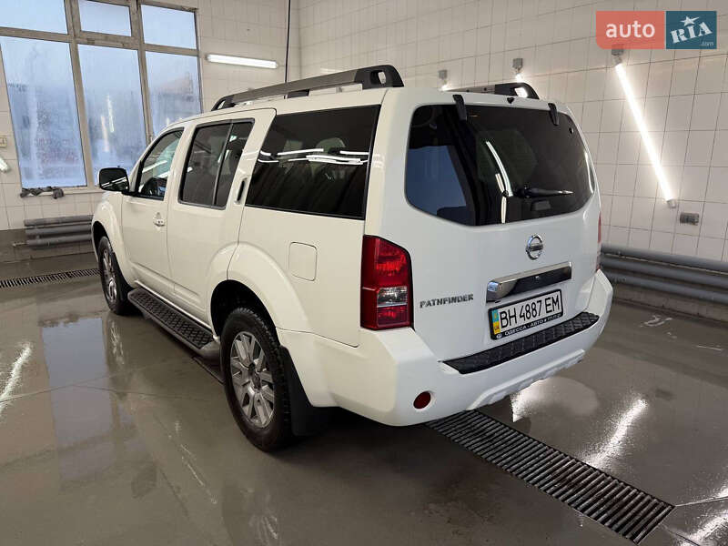 Nissan Pathfinder 2011