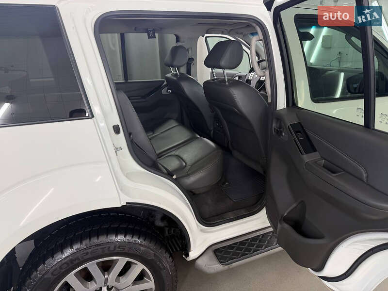 Nissan Pathfinder 2011