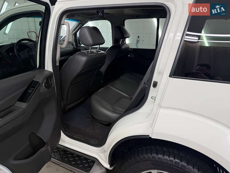 Nissan Pathfinder 2011