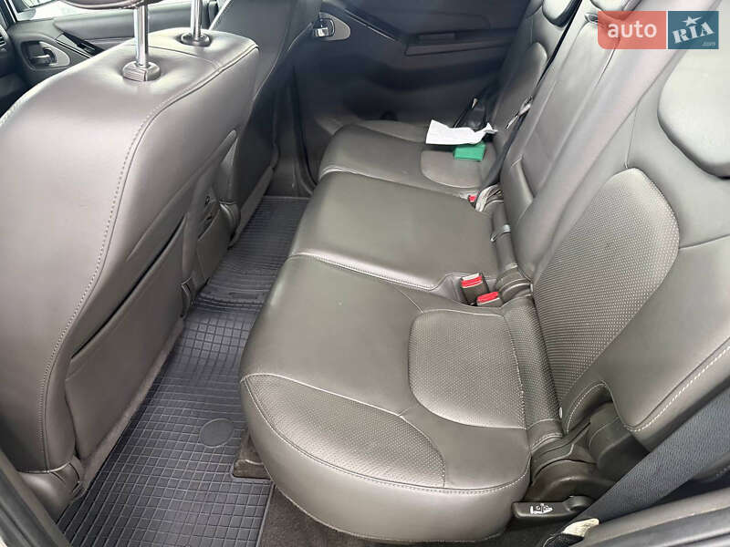 Nissan Pathfinder 2011