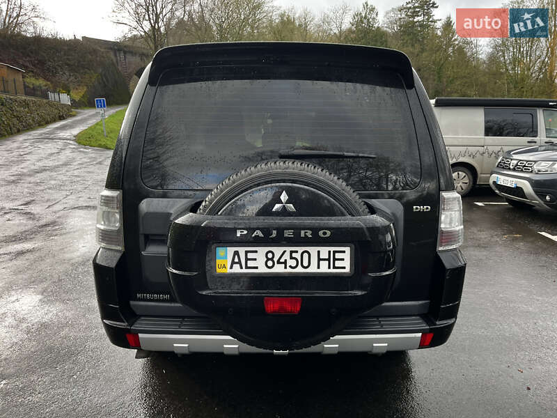 Mitsubishi Pajero Wagon 2013