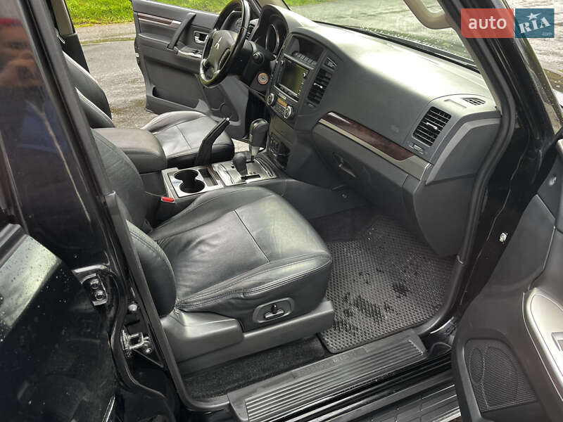 Mitsubishi Pajero Wagon 2013