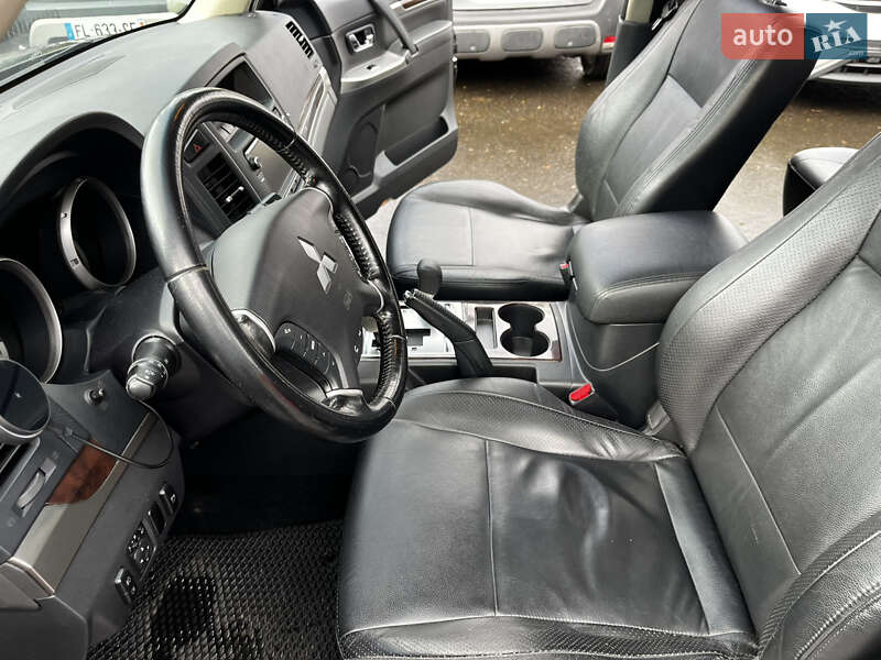 Mitsubishi Pajero Wagon 2013