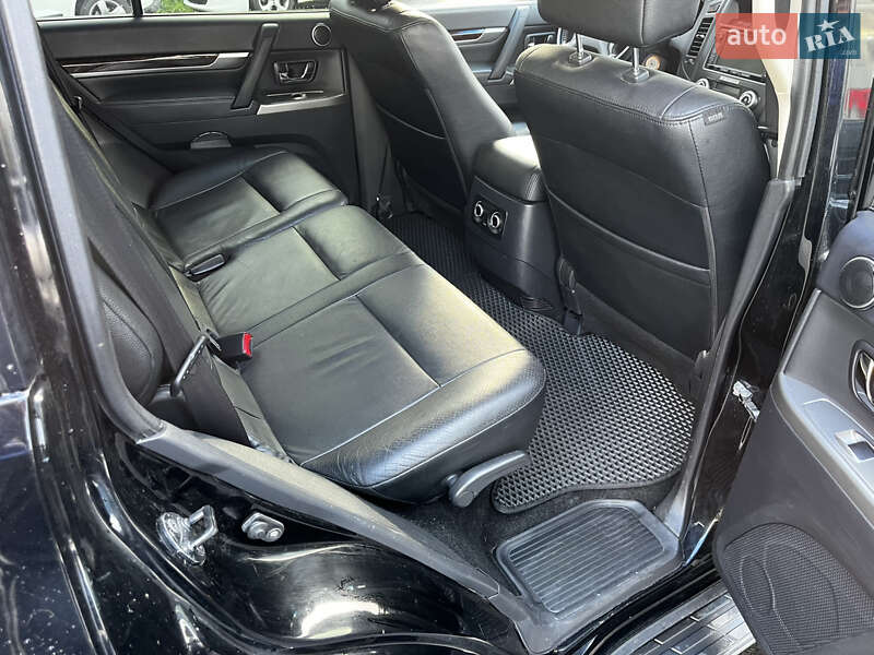 Mitsubishi Pajero Wagon 2013