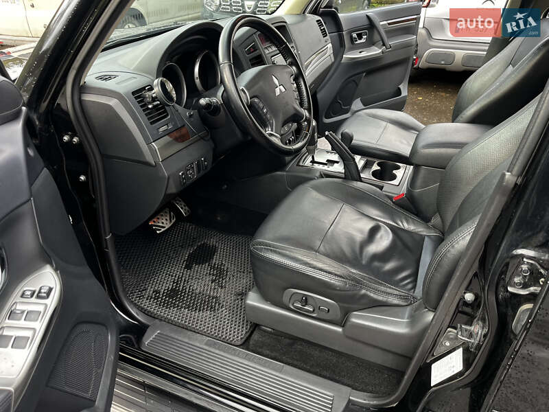 Mitsubishi Pajero Wagon 2013