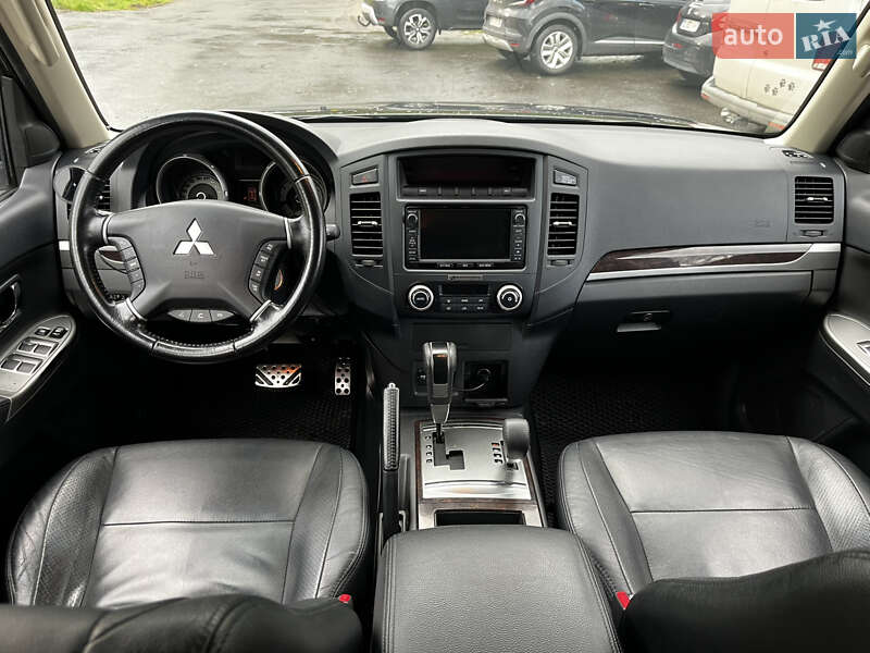 Mitsubishi Pajero Wagon 2013